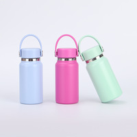 Botol Air Anak 7 oz Warna Biru Langit dari Baja Tahan Karat dengan Pegangan dan Tutup Ulir, Mug Mini Perjalanan Luar Ruangan, Termos Vakum untuk Pelajar
