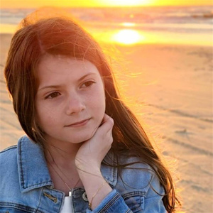 Collar con Disco de Rayos de Sol en Oro de 18k, Colgante Cuadrado con Símbolo de Amanecer y Atardecer, Joyería de Acero Inoxidable con Haz Solar - Product Image 5