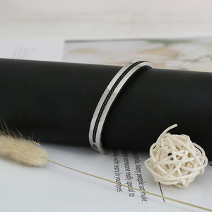 เครื่องประดับผู้ชาย สร้อยข้อมือสแตนเลส สร้อยข้อมือสแตนเลสแบบเปิดสั่งทำได้ - Product Image 3