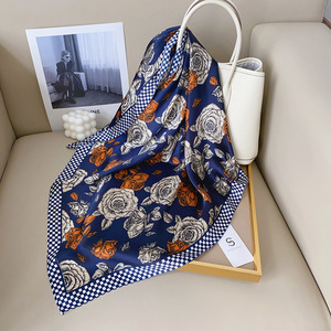 Bufanda cuadrada de seda Artificial de gama alta estilo Vintage INS estilo coreano estampado de <span class=keywords><strong>flores</strong></span> rosas pequeño chal tradicional verano poliéster - Product Image 4