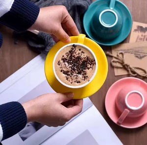 Mug à café en céramique et porcelaine 220cc avec logo personnalisé, glaçure colorée professionnelle, pour cappuccino et latte, avec soucoupe et cuillère, idéal pour la rentrée scolaire - Product Image 6