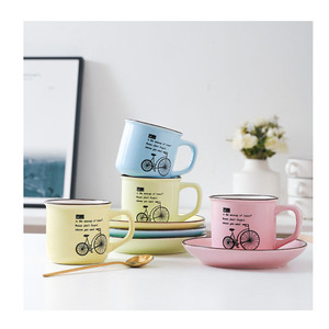 <span class=keywords><strong>Venta</strong></span> directa <span class=keywords><strong>de</strong></span> fábrica <span class=keywords><strong>de</strong></span> <span class=keywords><strong>tazas</strong></span> y platillos <span class=keywords><strong>de</strong></span> porcelana <span class=keywords><strong>de</strong></span> color caramelo <span class=keywords><strong>de</strong></span> 200ml, juego <span class=keywords><strong>de</strong></span> <span class=keywords><strong>tazas</strong></span> <span class=keywords><strong>de</strong></span> café sublimadas personalizadas <span class=keywords><strong>para</strong></span> bebidas <span class=keywords><strong>de</strong></span> té - Product Image 1