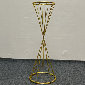 Vente en gros <span class=keywords><strong>de</strong></span> porte-fleurs en métal doré, <span class=keywords><strong>centre</strong></span> <span class=keywords><strong>de</strong></span> <span class=keywords><strong>table</strong></span> élégant pour événements, style moderne chinois <span class=keywords><strong>vintage</strong></span>, nouveauté - Product Image 3