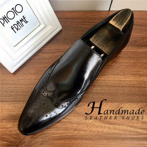 Zapatos de vestir formales para hombre, de cuero, con punta en pico, estilo británico, tallados a mano y bordados, elegantes, a la moda, para jóvenes. - Product Image 4