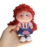 Porte-clés poupée garçon aux cheveux bouclés, style 'Ugly Cute', pendentif de sac à l'effigie d'un garçon tacheté