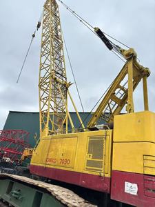 Matériel de construction d'occasion : Grue sur chenilles Kobelco 7090 de 90 à 100 tonnes avec flèche télescopique à treillis et jibs de déplacement à vendre - Product Image 3