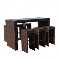 Ensemble de table de bar d'extérieur 7 pièces en rotin PE, 6 tabourets de bar et table en verre avec coussins blancs, meubles de patio, ensembles de salle à manger
