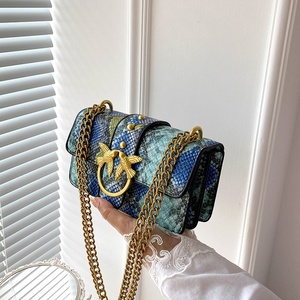 Nouveau <span class=keywords><strong>Sac</strong></span> à Bandoulière en <span class=keywords><strong>Cuir</strong></span> PU à Motif Serpent avec Détail Chaîne et Fermeture Éclair pour Usage Quotidien – Meilleure Vente - Product Image 4