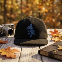 Op maat gemaakte 5-delige geborduurde logo corduroy pet ongestructureerde snapback cap wintermuts