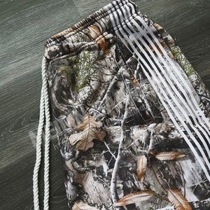 Pantalon de survêtement ample à rayures et logo personnalisé, coupe droite, imprimé camouflage Real Tree, style baggy empilé - Product Image 5