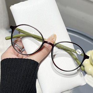 Nouvelles Lunettes de Lecture pour Femmes Style Tendance Verres en Résine Marron Protection Lumière Bleue Printemps 2025 YC11361 - Product Image 2