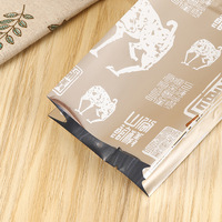 Sachet personnalisé imprimé à quatre soudures avec poignée découpée, pochette plate pour l'emballage de snacks épicés en bande