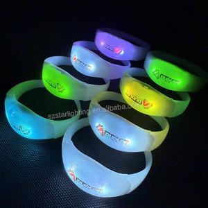 Pulsera LED RGB para Conciertos, Activada por Sonido Musical, Funciona con Batería, Duradera, para Pascua, Diwali, Ramadán, Graduación, Acción de Gracias - Product Image 2