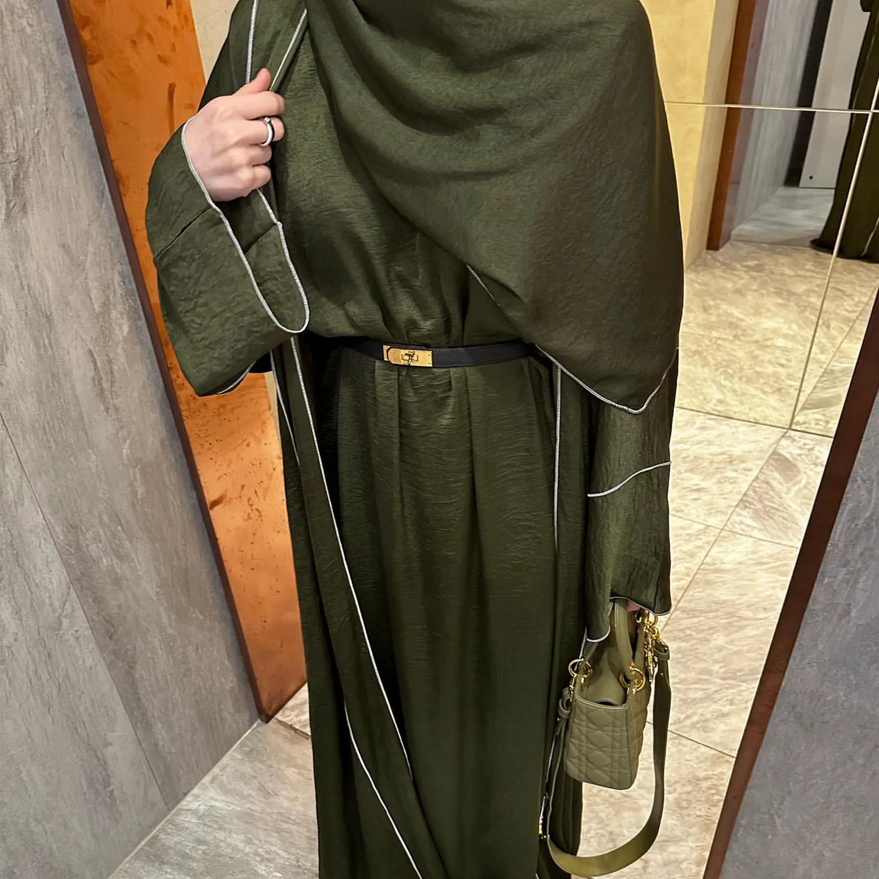स्टॉक कस्टमाइज्ड अबाया सूट उच्च गुणवत्ता वाले दो टुकड़े के साथ सेट किए गए स्टॉक में महिलाओं मुस्लिम पोशाक फैशन सूट