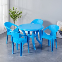 Ensemble de salle à manger de patio en plastique inaltérable avec chaises à accoudoirs intégrés et table de jardin