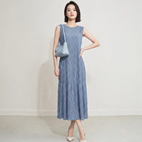 Robe plissée Miyake élégante pour femme, sans manches, à col rond, à effet d'ondulation, avec ourlet à volants