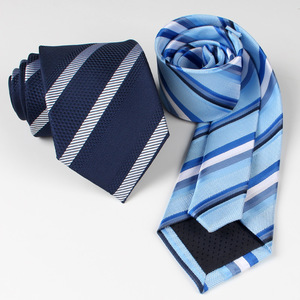 <span class=keywords><strong>Corbata</strong></span> de Seda a Rayas Blancas y <span class=keywords><strong>Azul</strong></span> <span class=keywords><strong>Marino</strong></span> de 150 cm de Largo para Hombres Altos, Accesorio de Moda para Trajes - Product Image 4