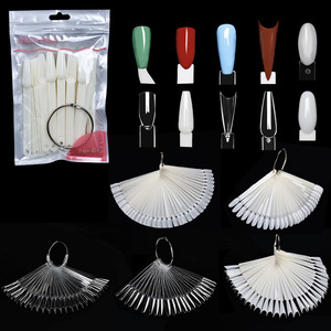 50 pièces de bâtonnets d'<span class=keywords><strong>ongles</strong></span> transparents en forme d'éventail avec anneau pour la pratique et la présentation de vernis à <span class=keywords><strong>ongles</strong></span> et de nail art, pour la présentation colorée en <span class=keywords><strong>manucure</strong></span> - Product Image 1