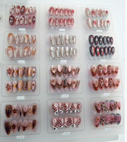 24 faux ongles faits main, pré-conçus, longueur moyenne, forme amande, motif floral 3D dégradé, chic