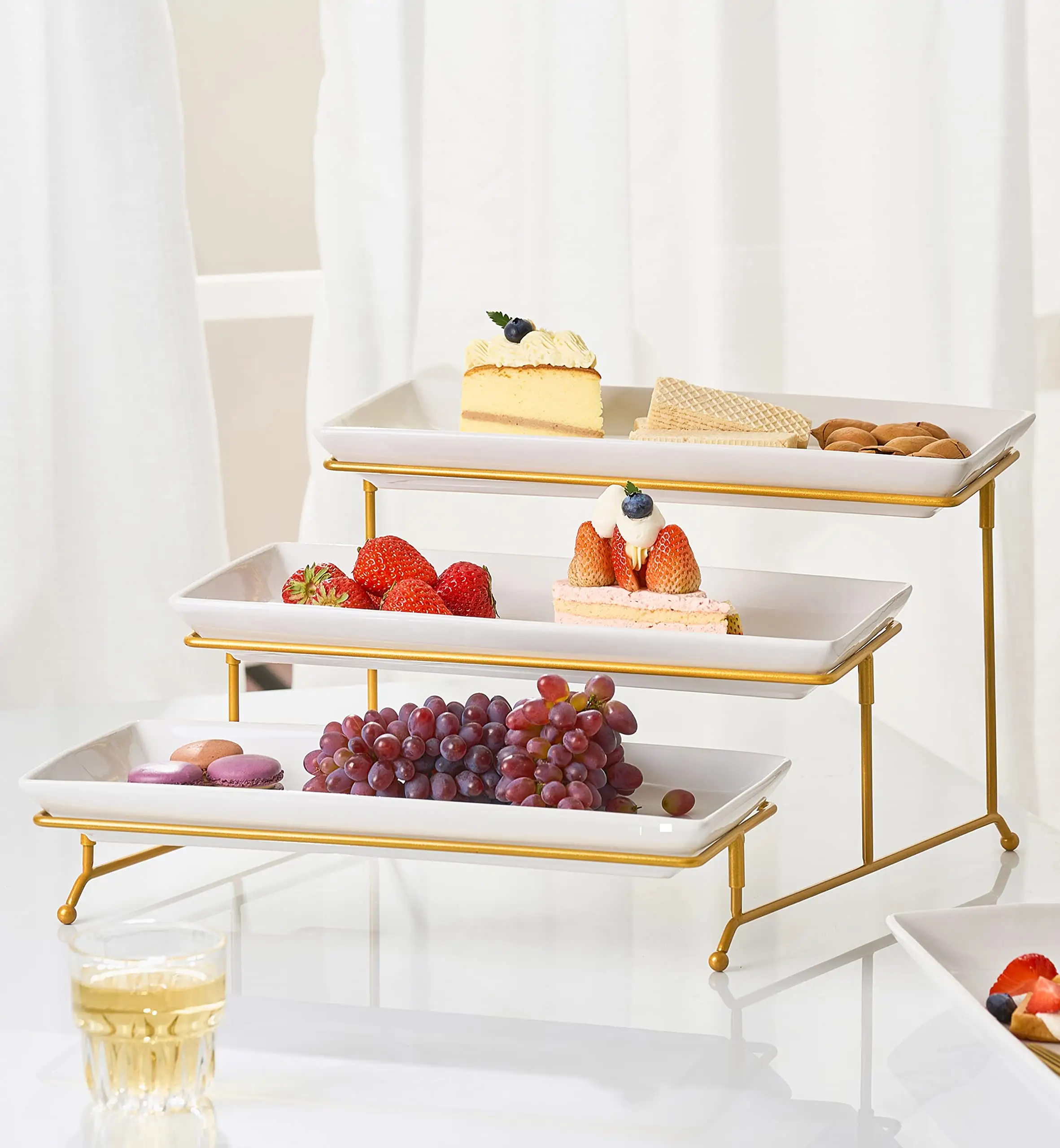 Hot Sale Ceramic 3 Tier Servier ständer mit Porzellan Servier platte Tier Tabletts mit zusammen klappbaren robusten Rack Gold weiße Platte