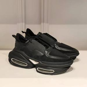 Chaussures décontractées pour hommes, conçues par un professionnel, sur mesure, avec semelles épaisses antidérapantes pour les activités sportives - Product Image 1