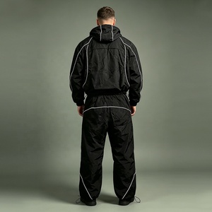 Set Sportivo Personalizzato per Uomo: Felpa con Zip Riflettente 3m e Pantaloni in Nylon, Giacca Antivento e Tuta da Jogging - Product Image 4