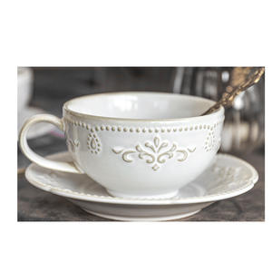 Ensemble de tasses et soucoupes à café en céramique de style européen, tasses à latte embossées, tasses à thé fleuri pour l'après-midi - Product Image 1