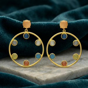 Boucles d'oreilles pendantes en laiton faites à la main avec pierres précieuses, plaquées or, style ethnique, design bohème - Product Image 2