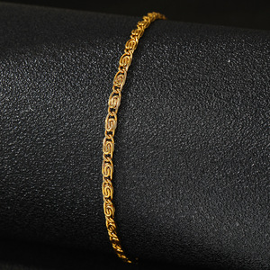 Bracciale a catena sottile geometrico e personalizzato in acciaio inossidabile placcato oro 18 carati - Gioielli di alta gamma alla moda - Product Image 2