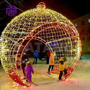 Arche lumineuse de Noël sphérique avec une forme 3D audacieuse pour une décoration de paysage festif saisissante - Product Image 4