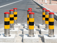 Poteaux de signalisation routière prismatiques réfléchissants haute intensité en acier inoxydable, non remplissables à l'eau, pour emplacements de stationnement mobiles et marquage routier fixe encastré
