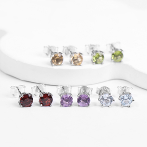 Eleganti Orecchini a Perno in Argento Sterling 925 con Rubino e Diamante Rotondo da 5mm, Montatura a Castone, Regalo Perfetto per Donne - Product Image 1