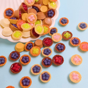 100 Piezas de Mini Tartas de Frutas (Fresa y Arándano) para Casa de Muñecas, Comida en Miniatura, Figuras de Postres, Decoración de Mesa - Product Image 5