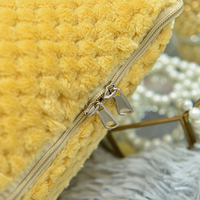 Couvertures en molleton de flanelle gaufrée deux-en-un oreiller couverture de lit solide douce jette des couettes pour voyage canapé canapé chaise bureau