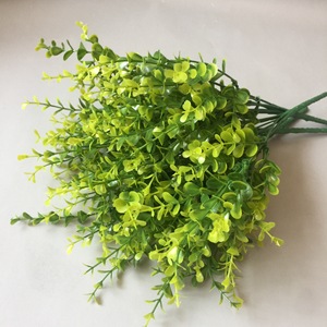 Wen Hope - Ramas Artificiales de Eucalipto, 32 cm, 7 Ramificaciones, 49 Cabezas, Flores de Plástico para Decoración del Hogar - Product Image 1