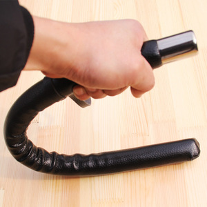 Bâton d'entraînement pour chien en cuir souple avec boucle de suspension - Product Image 4