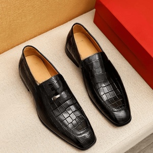 Mocasines de Alta Calidad, Cuero Vacuno con Patrón de Cocodrilo Repujado, Punta Cuadrada, Forma de Zapato Afilada, Cuero Genuino Transpirable, Ferragamos - Product Image 1