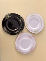 Assiettes en plastique élégantes avec bordure dorée, comprenant des assiettes plates et des assiettes à dessert pour les fêtes, les anniversaires et les remises de diplômes