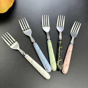 Offre Spéciale – Ensemble de Couverts Dorés en Acier Inoxydable avec Manche en Céramique Effet Marbre Nordique – Couteau, Fourchette, Cuillère – Idéal pour Cadeau et Mariage - Product Image 2