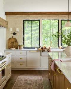 Vermonhouzz - Cuisine américaine sur mesure <span class=keywords><strong>de</strong></span> style farmhouse avec tabourets <span class=keywords><strong>de</strong></span> <span class=keywords><strong>bar</strong></span> en <span class=keywords><strong>rotin</strong></span> et robinet en laiton pour hôtel et milieu haut <span class=keywords><strong>de</strong></span> gamme - Product Image 4