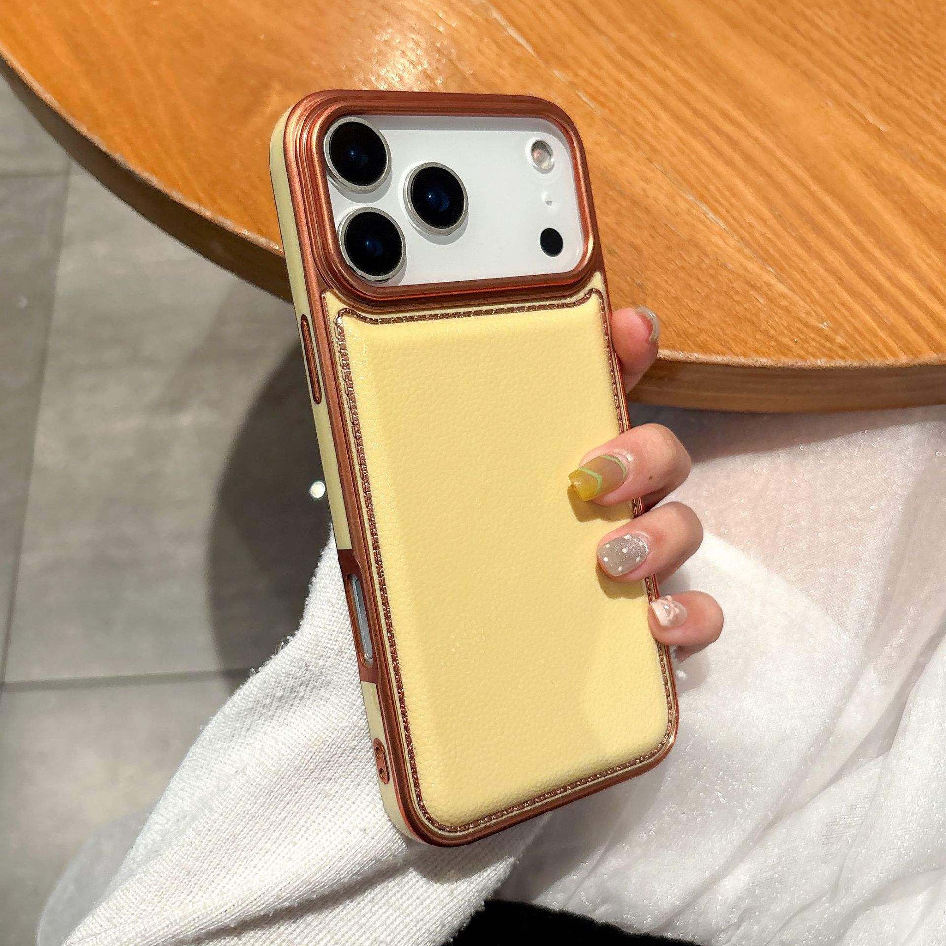 สีเหลือง