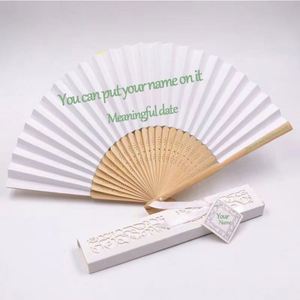 Abanico de Bambú Personalizado de 21 cm para Mujer, Pintado a Mano con Seda, Arte Nupcial con Estilos Tradicionales de Flores y Ángeles, Palabras Grabadas y Música - Product Image 1