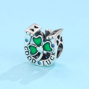 จี้รูปเกือกม้าสี่แฉกนำโชค เงินแท้ S925 ประดับด้วยเคลือบสีเขียวและเพชร CZ สีน้ำเงิน เหมาะสำหรับใส่กับสร้อยข้อมือ เป็นของขวัญสำหรับผู้หญิง - Product Image 2