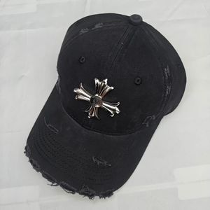 Cappellino da Baseball in PVC Stile Coreano Trendy con Grande Logo in Metallo, Versatile e Indispensabile per Uscire; Design Unisex Regolabile - Product Image 4