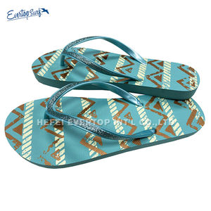 Nueva zapatilla plana de moda de verano para mujer, chanclas cómodas y ligeras para playa al aire libre - Product Image 4