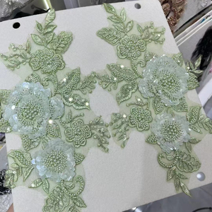 特注刺繍レースアップリケスパンコール3DフラワーライトパープルカラフルクリスタルビーズBodice縫製アップリケ服ドレス