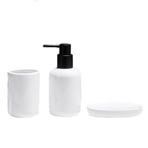 Juego de Accesorios de Baño de Tres Piezas en Blanco con Dispensador de Jabón, Vaso y Jabonera de Plástico para Baños - Product Image 5