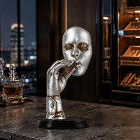 Statue d'ornement en résine argentée Art Déco, motif homme tenant un cigare, pour bar à cigares de mariage, décoration de table, cadeau pour homme, pour bar à domicile, fabrication en gros