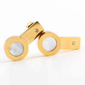 ต่างหูทรงกลมสีทองประดับมุกแบบฝังขอบสำหรับผู้หญิง - Product Image 2
