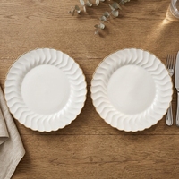 Assiettes de Présentation Modernes en Plastique Écologique de 13 Pouces, Bord Doré, Personnalisables, Jetables, pour Fêtes, Mariages, Traiteur, Utilisation sur Table (Vente en Gros)